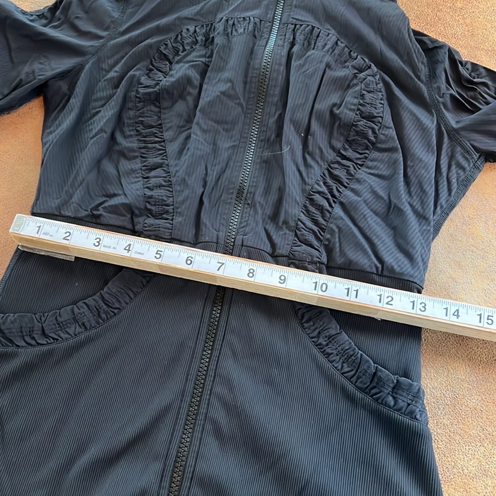 Lululemon Women's Black Hooded zip up active performance Jacket. - Picture 5 of 7